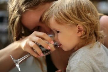 Enfant boit eau potable anti-calcaire - Paonia Blu Particuliers anti-calcaire eau potable anti-calcaire